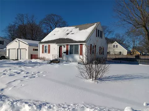 5 Barre Ct, Warwick, RI 02886