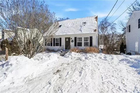 18 Aroostook Trl, Narragansett, RI 02882