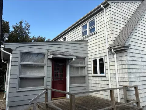 10 Jesse Davis Ln, Barrington, RI 02806