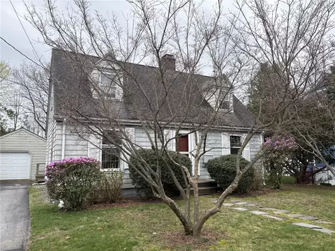 10 Jesse Davis Ln, Barrington, RI 02806