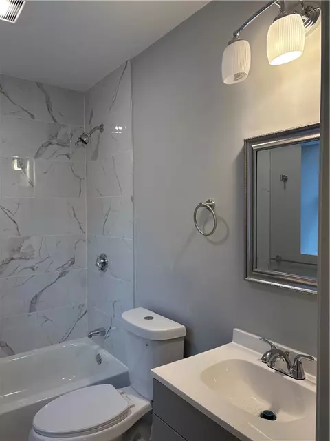 Bath - 184 Avenue C #E5, Woonsocket, RI 02895 photo 3 of 4