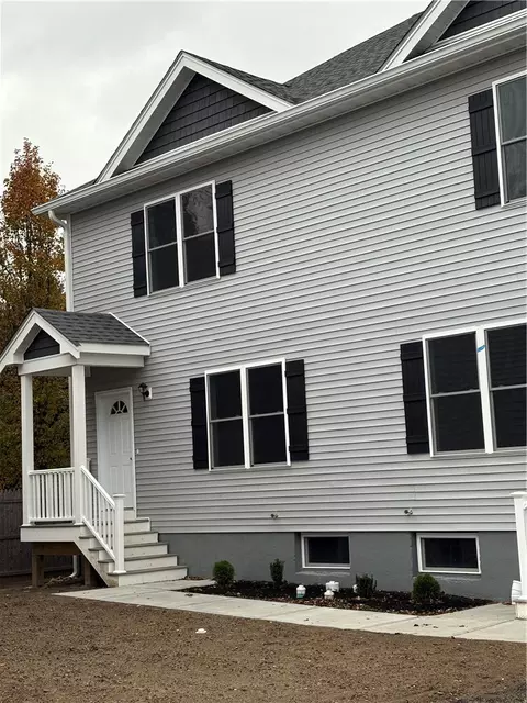 184 Avenue C #E5, Woonsocket, RI 02895