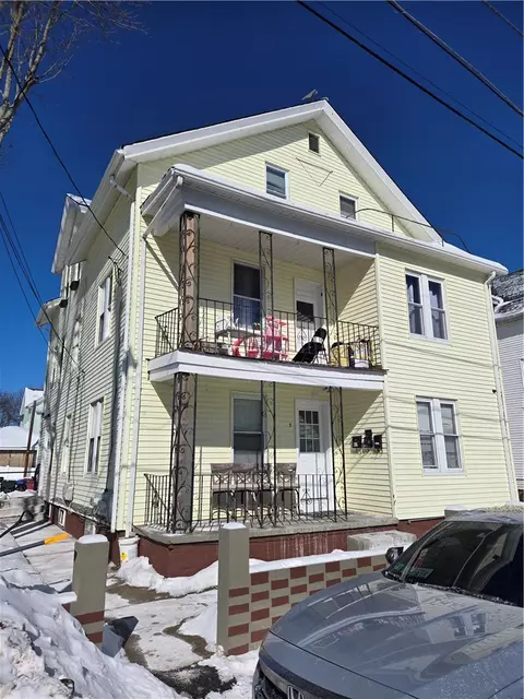 3 Barrett St, Cumberland, RI 02864