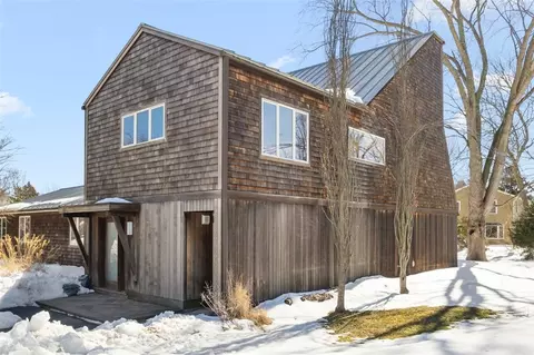 26 Roosevelt Dr, Bristol, RI 02809