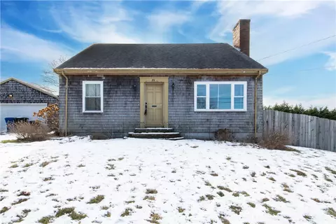 25 Mathew Rd, Tiverton, RI 02878