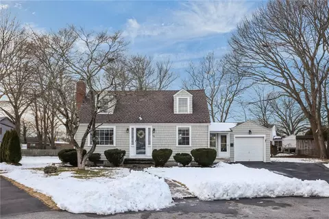 44 Westbrook Rd, Warwick, RI 02886