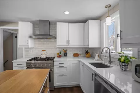Kitchen - 44 Westbrook Rd, Warwick, RI 02886 photo 2 of 2