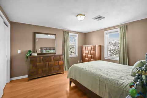 Bedroom - 25 Janet Dr, Cranston, RI 02921 photo 7 of 8