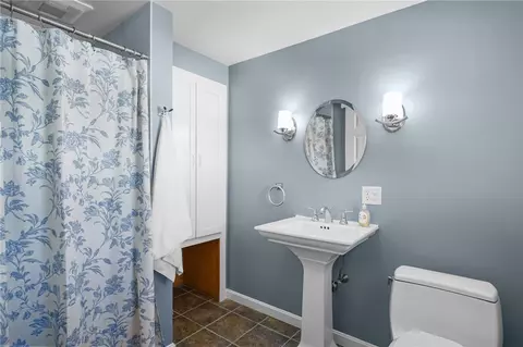 Bath - 25 Janet Dr, Cranston, RI 02921 photo 1 of 4