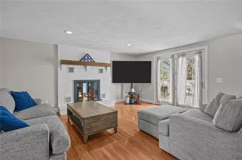 Living - 25 Janet Dr, Cranston, RI 02921 photo 3 of 5