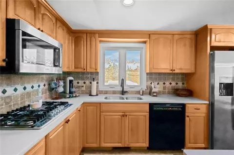 Kitchen - 25 Janet Dr, Cranston, RI 02921 photo 2 of 4