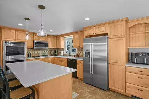Kitchen - 25 Janet Dr, Cranston, RI 02921 photo 3 of 4