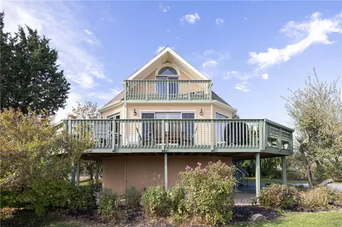 7 Elgin St, Warwick, RI 02889