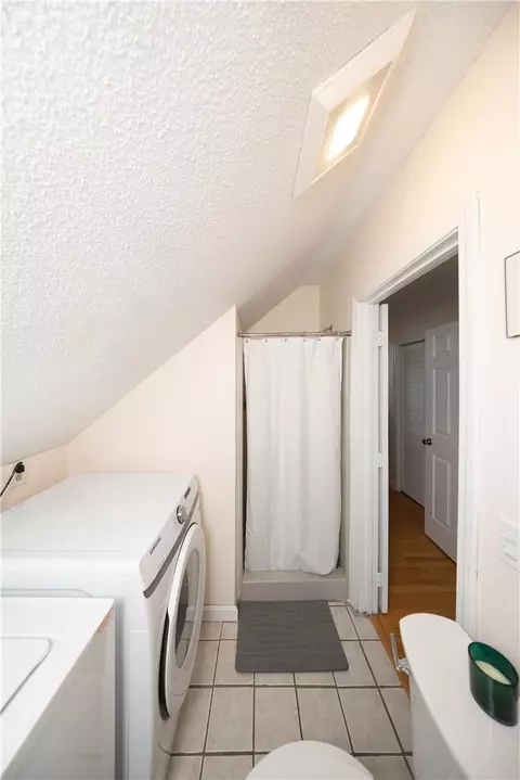 Bath - 7 Elgin St, Warwick, RI 02889 photo 1 of 2