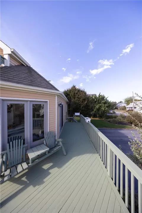 Exterior - 7 Elgin St, Warwick, RI 02889 photo 2 of 4