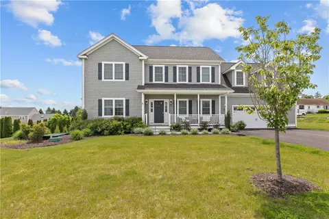 142 Ferreira Ave, Portsmouth, RI 02871