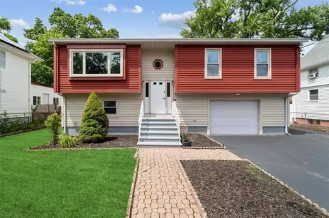 325 Northup St, Cranston, RI 02905