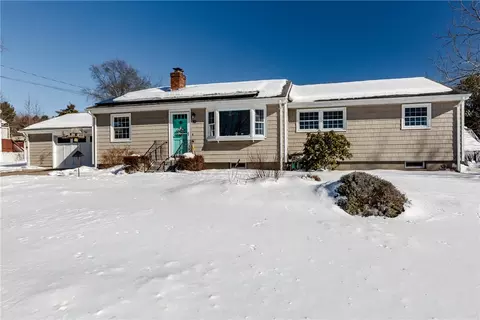 10 Smithfield Dr, Middletown, RI 02842