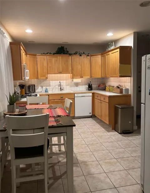 Kitchen - 2 Gravity Ct, Westerly, RI 02891 photo 1 of 2