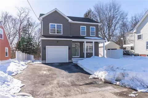 33 Hemlock Ave, Cranston, RI 02910