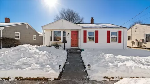 33 Dover St, Pawtucket, RI 02860