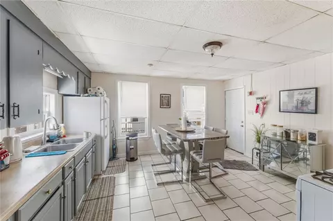 271 Elm St, Woonsocket, RI 02895 photo 9