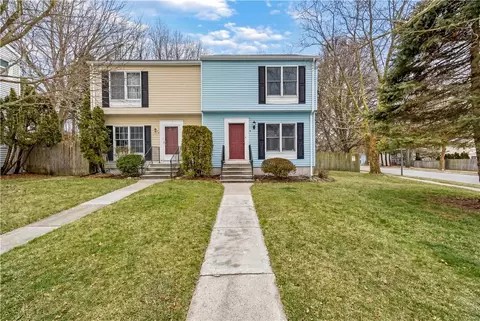 2 Riverwoods Ct, Rumford, RI 02916