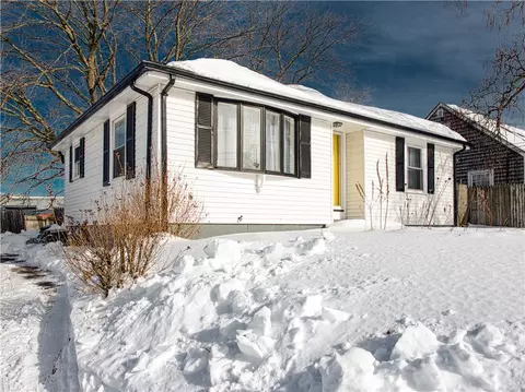 88 Pawtucket Ave, Rumford, RI 02916