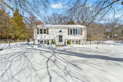 132 Palmer Ave, Warwick, RI 02889