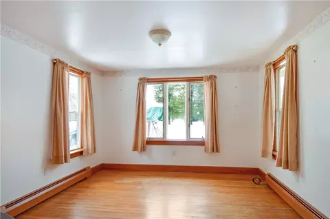 Living - 29 Forest Rd, Bristol, RI 02809 photo 3 of 7