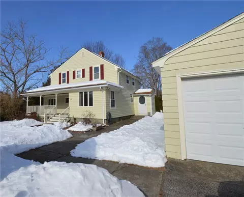 29 Forest Rd, Bristol, RI 02809