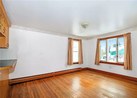 Living - 29 Forest Rd, Bristol, RI 02809 photo 4 of 7