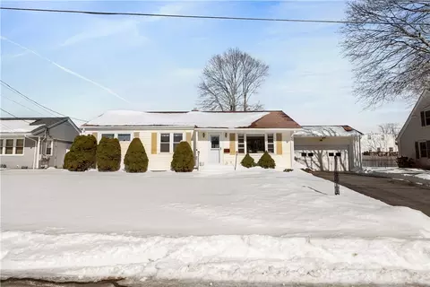 106 Wannamoisett Rd, East Providence, RI 02914