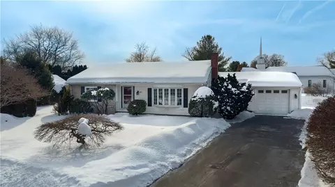 80 Twin Oak Dr, Warwick, RI 02889