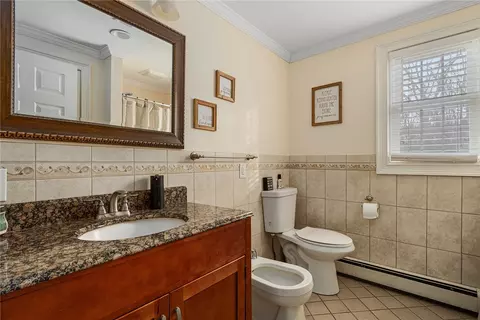 Bath - 233 Sisson Rd, Coventry, RI 02816 photo 1 of 3