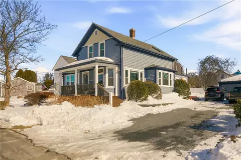 181 Center Ave, Middletown, RI 02842