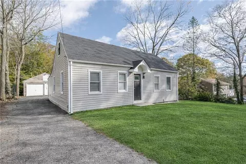 30 Bear Hill Rd, Cumberland, RI 02864