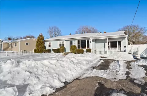 96 Moccasin Dr, Warwick, RI 02889