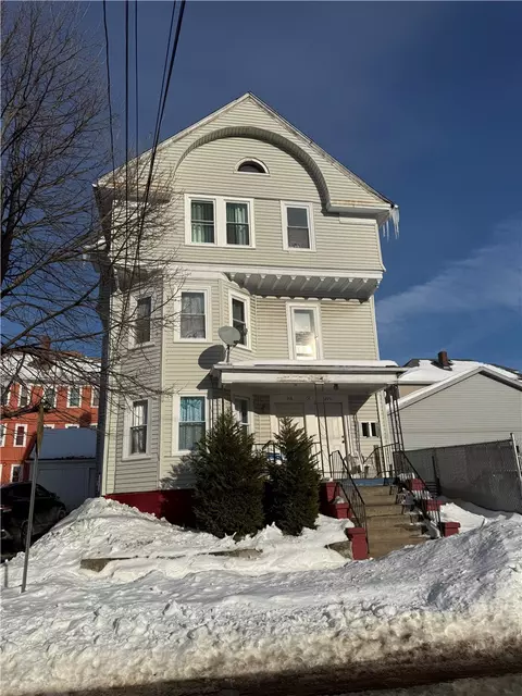 218 Hamilton St, Providence, RI 02907