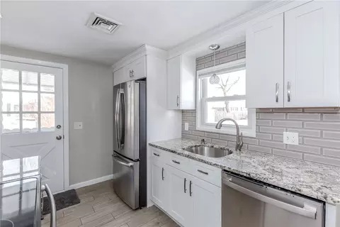 Kitchen - 266 Vineyard Rd, Warwick, RI 02889 photo 3 of 3