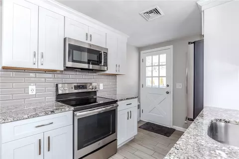 Kitchen - 266 Vineyard Rd, Warwick, RI 02889 photo 2 of 3