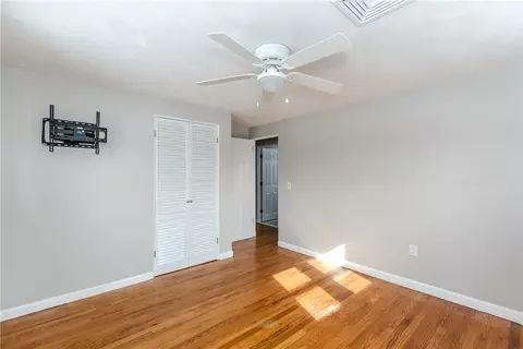 Bedroom - 266 Vineyard Rd, Warwick, RI 02889 photo 6 of 9