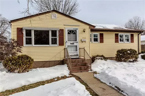 266 Vineyard Rd, Warwick, RI 02889