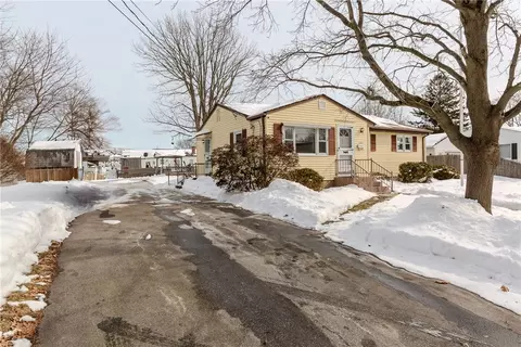 Exterior - 266 Vineyard Rd, Warwick, RI 02889 photo 3 of 6