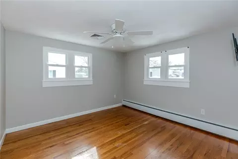 Bedroom - 266 Vineyard Rd, Warwick, RI 02889 photo 4 of 9