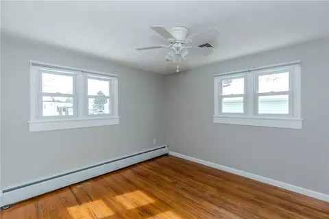 Bedroom - 266 Vineyard Rd, Warwick, RI 02889 photo 7 of 9