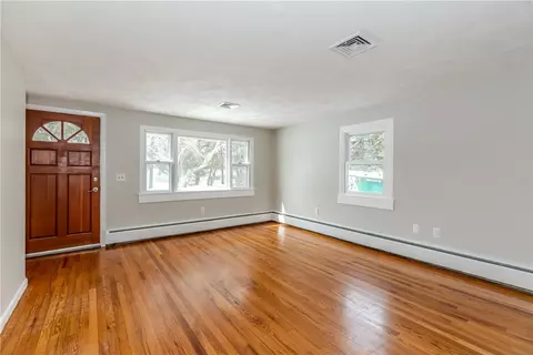 Living - 266 Vineyard Rd, Warwick, RI 02889 photo 1 of 3