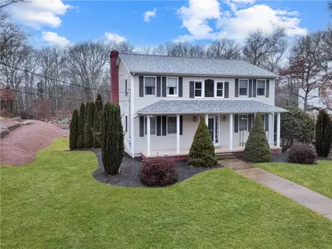 14 Evergreen Ln, Westerly, RI 02891