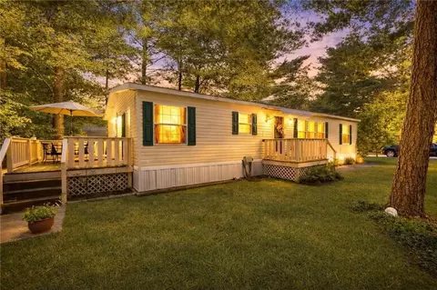 8 King Philip Rd, Coventry, RI 02816