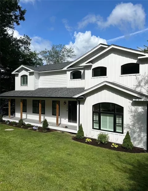 136 Aldrich Rd, Glocester, RI 02857